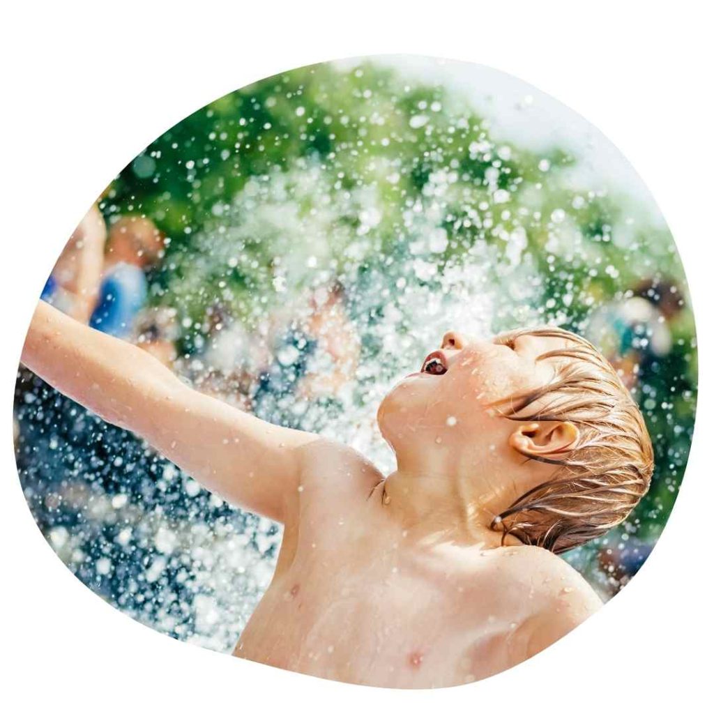 Kid playing at wateropark