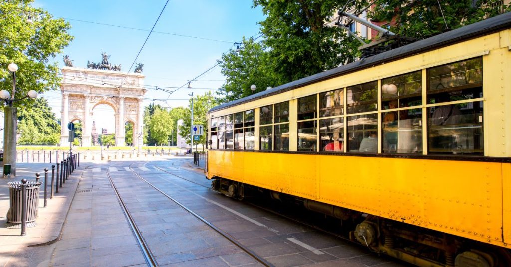How to get around Milan with kids web banner