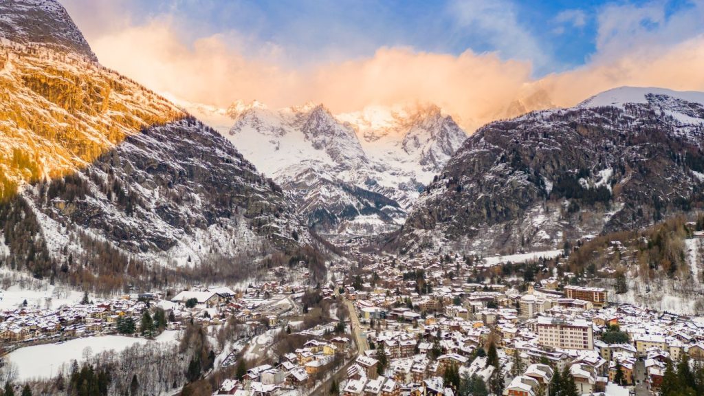 Family Skiing Courmayeur Mont Blanc 2023 2024