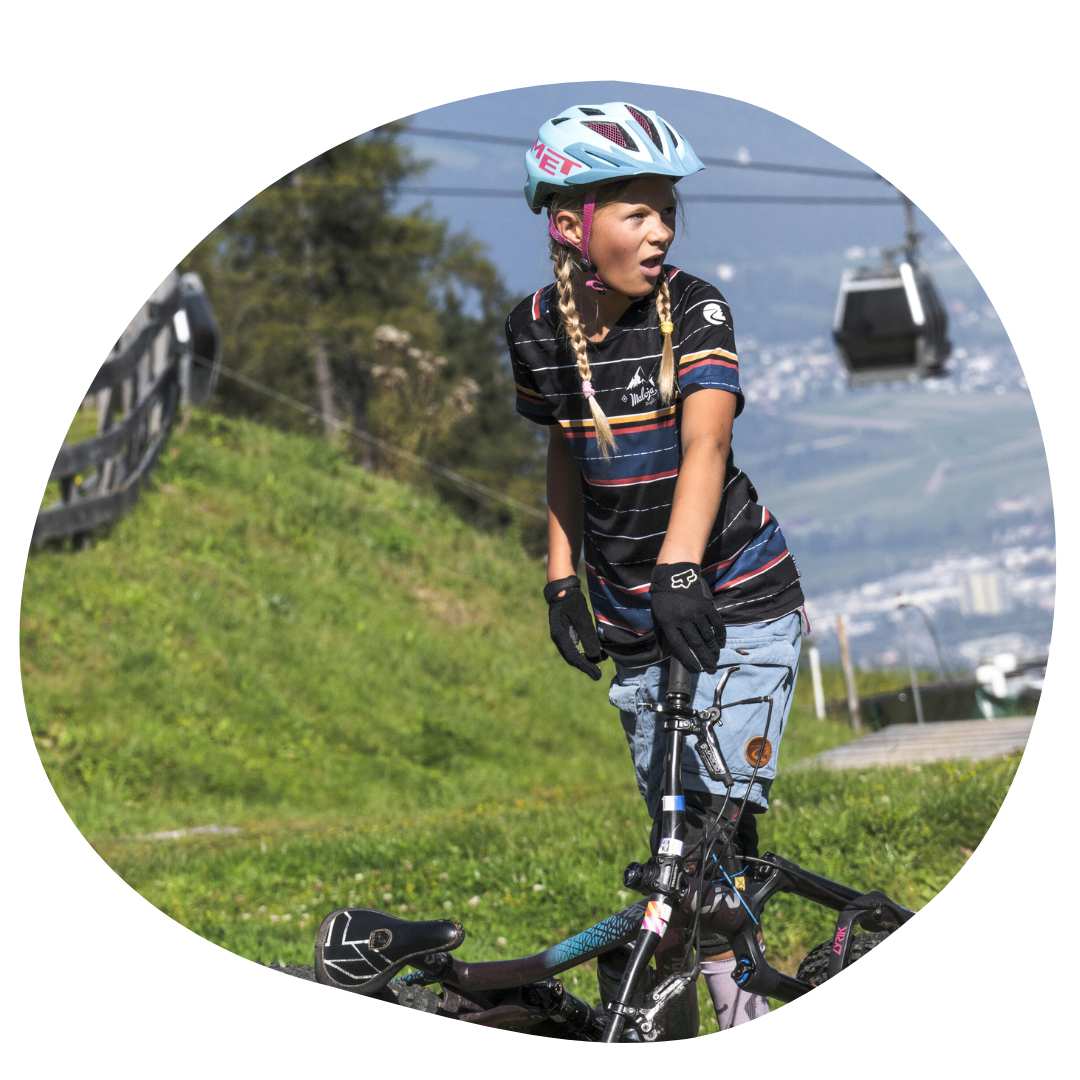 Kid biking on Mutereralm Innsbruck