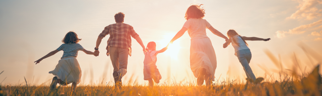 Travel strengthens family bonds web banner