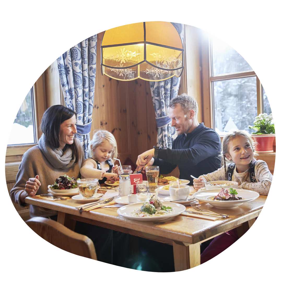 family eating at a restaurant in Innsbruck with children